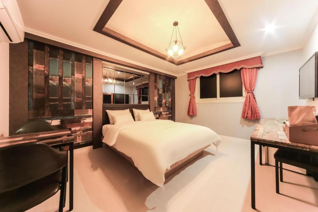 Geoje A-Plus Hotel Экстерьер фото