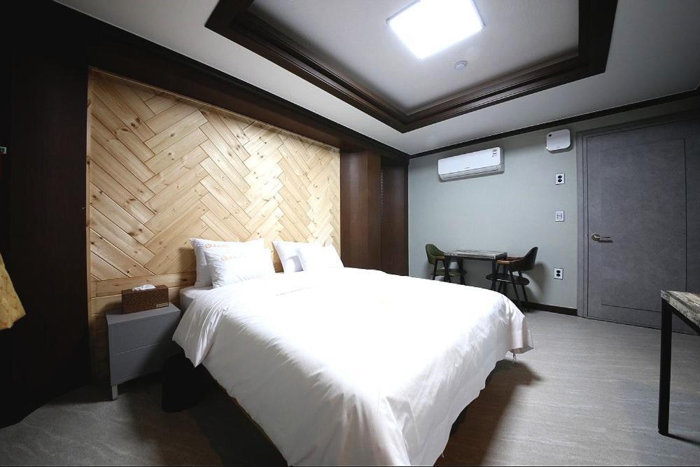 Geoje A-Plus Hotel Экстерьер фото