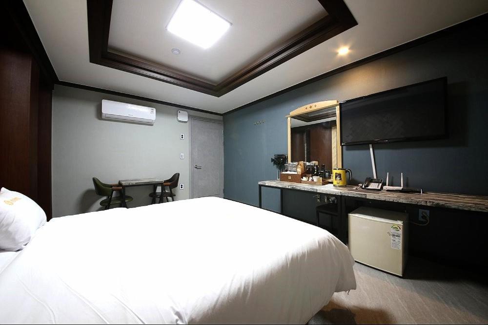 Geoje A-Plus Hotel Экстерьер фото