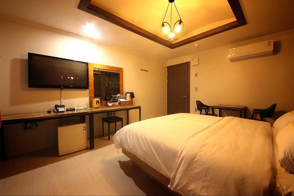 Geoje A-Plus Hotel Экстерьер фото