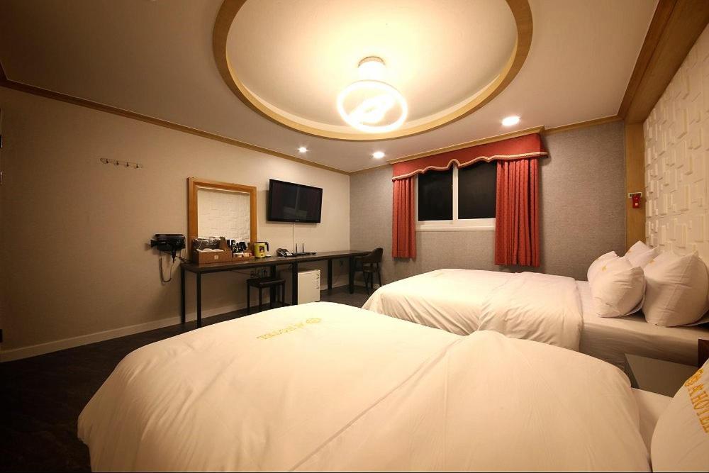 Geoje A-Plus Hotel Экстерьер фото