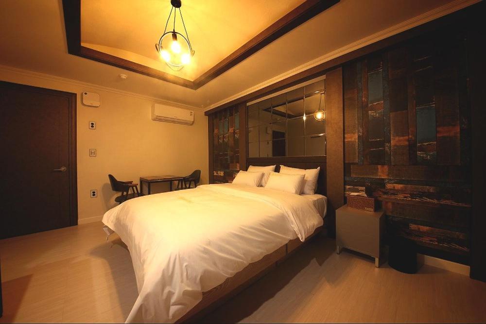 Geoje A-Plus Hotel Экстерьер фото
